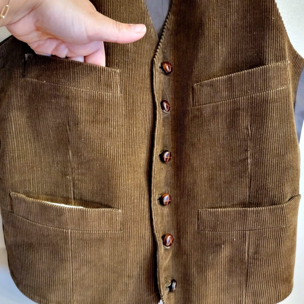 Vtg Unisex Brown Corduroy Vest With Pockets & Adjustable Back Strap - Picture 14 of 16